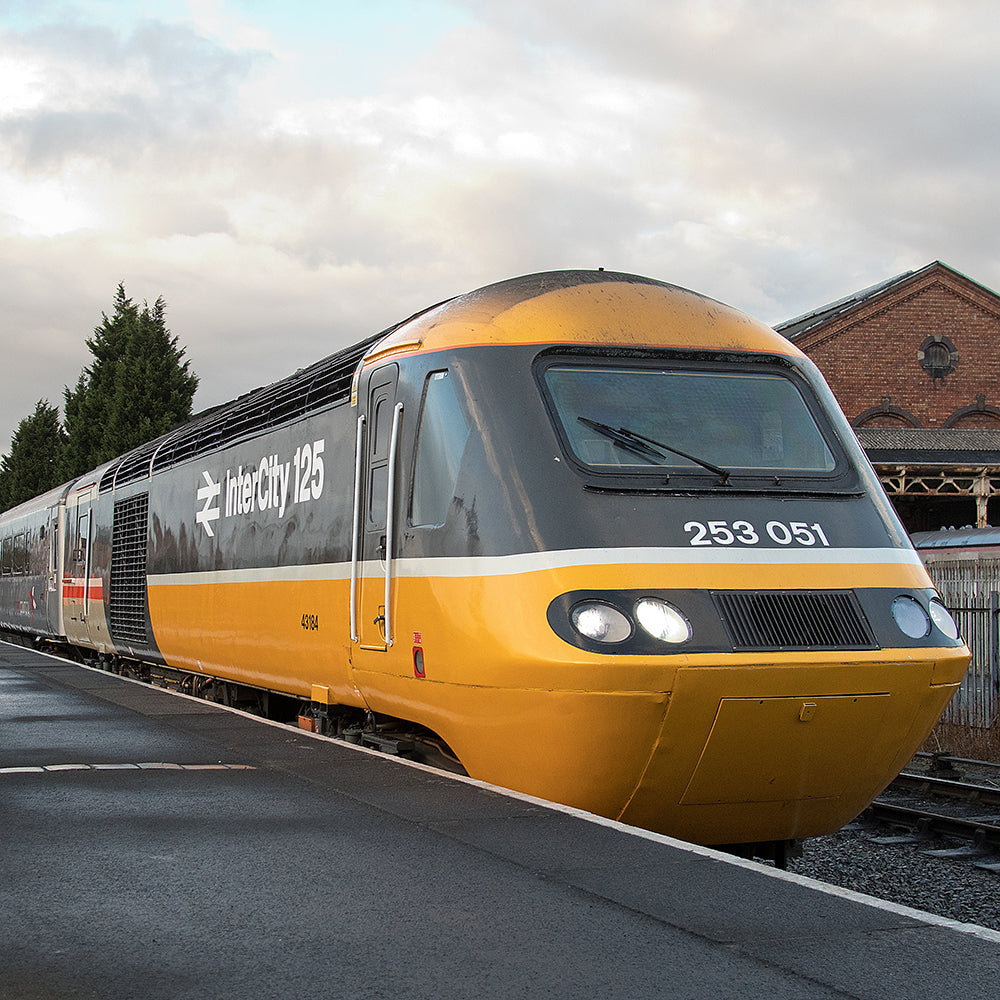 Hornby CrossCountry HST Limited-Edition Train Pack DCC Ready