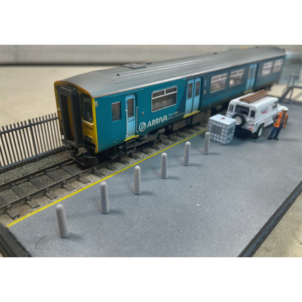 Rusty Rails OO Gauge Bollards 12 pack