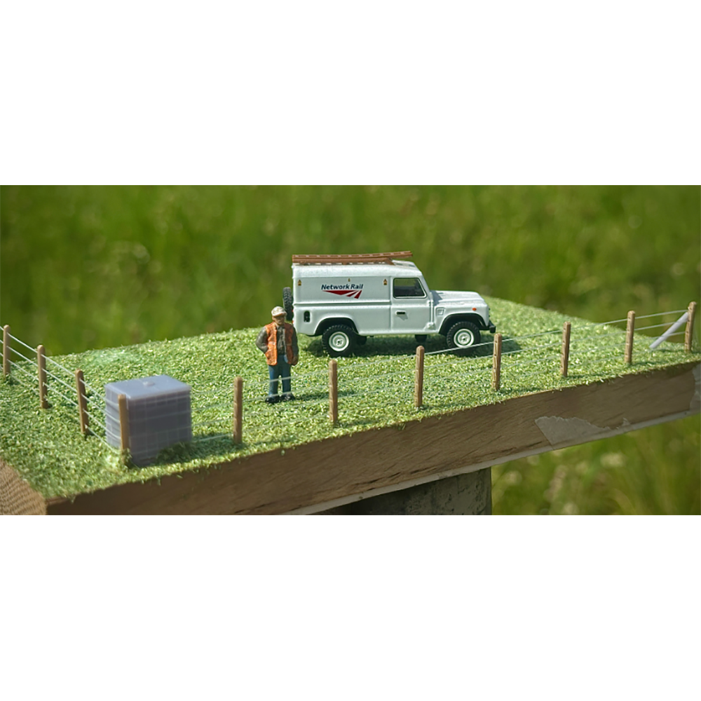 Rusty Rails OO Gauge Wire Fence Poles