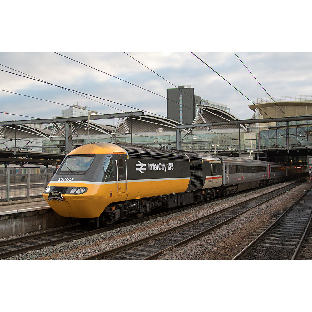 Hornby CrossCountry HST Limited-Edition Train Pack DCC Ready