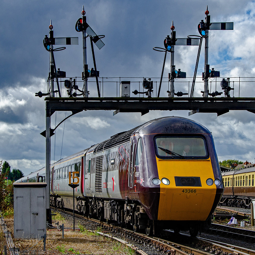 Hornby CrossCountry HST Limited-Edition Train Pack DCC Ready