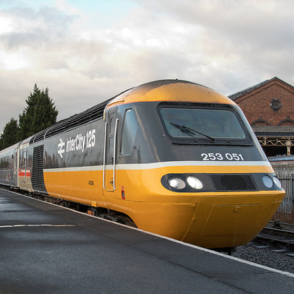 Hornby CrossCountry HST Limited-Edition Train Pack DCC Ready