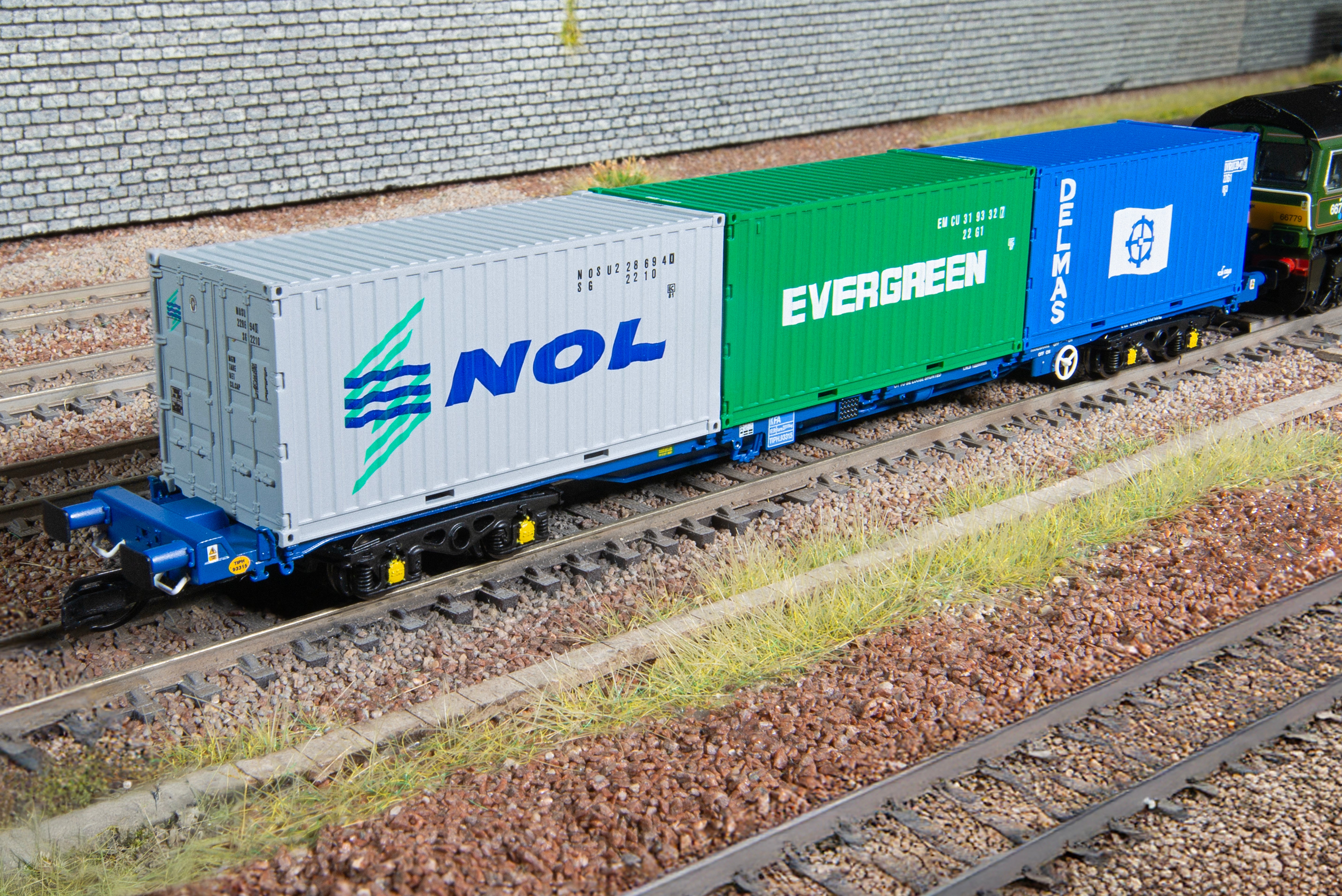 Hornby TT:120 scale Touax KFA Container Wagon with Containers
