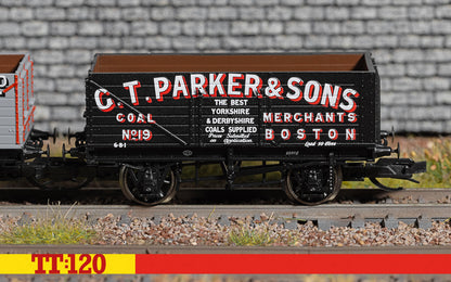 Hornby TT:120 GT Parker & Sons 7 plank wagon