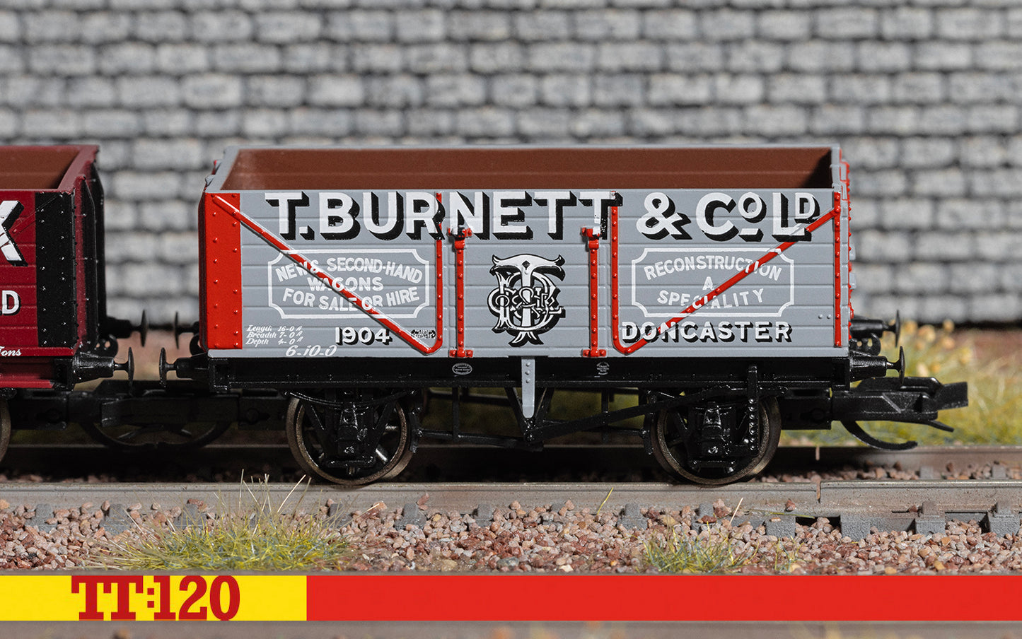 Hornby TT:120 T Burnett 7 plank wagon